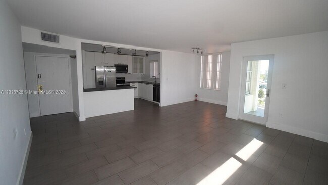 Building Photo - 1351 NE Miami Gardens Dr