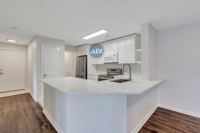 Building Photo - Welcome to 1117 Westbury – Modern Living w...