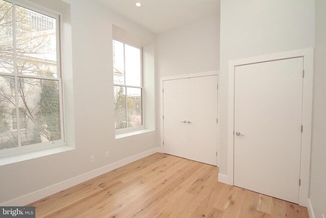 Building Photo - 220 S 3rd St