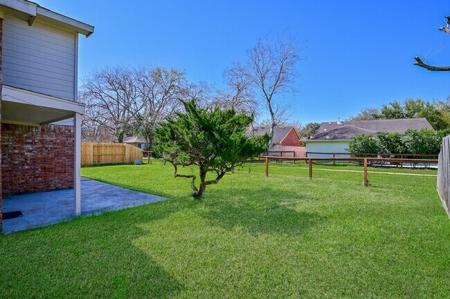 Building Photo - 3410 Streamside Ln