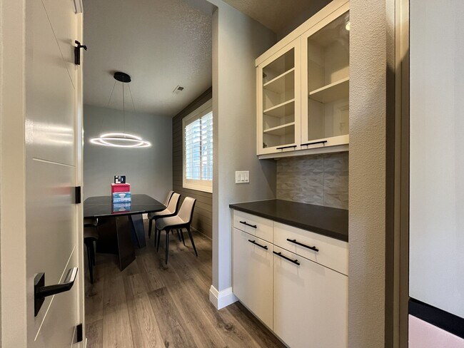 Building Photo - Elegant South Cooper Mountain Home with 4 Bedrooms, Bonus Room, Main-Level Suite & Designer Finishes