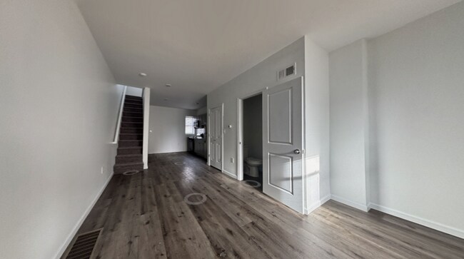 Building Photo - 5513 Ludlow St