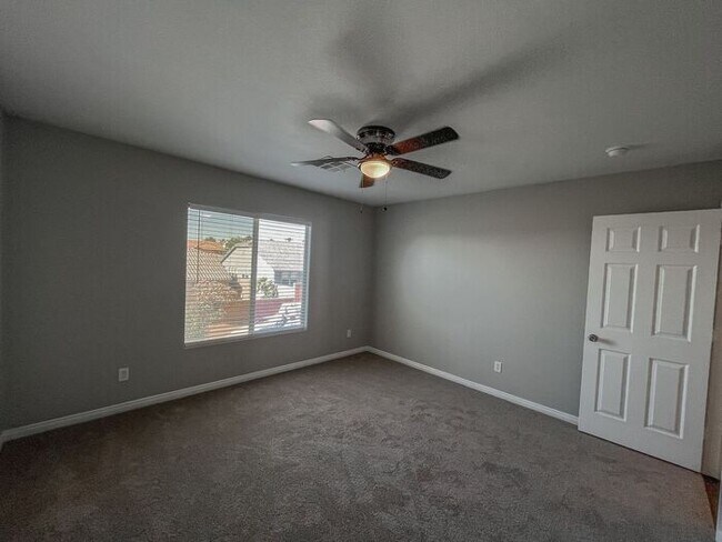 Building Photo - Stunning 5-Bedroom Home in Gated Community...