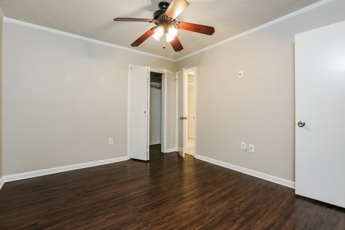 Building Photo - 8707 Oakhaven Dr