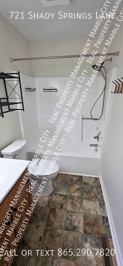 Building Photo - 721 Shady Springs Ln
