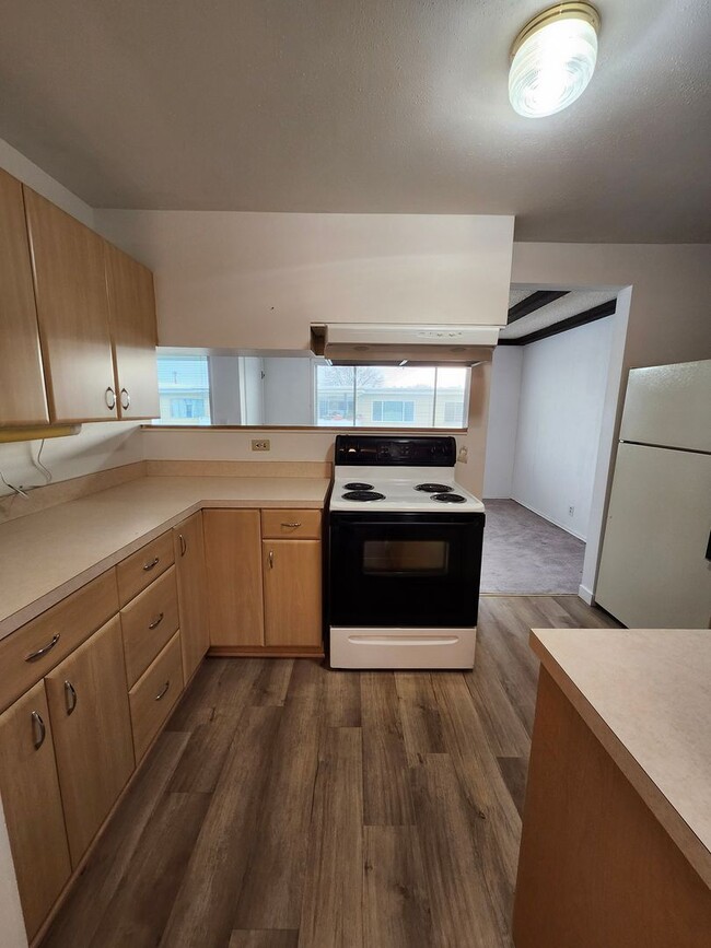 Building Photo - Oversized 2 bedroom Condo -  **$500 off Mo...