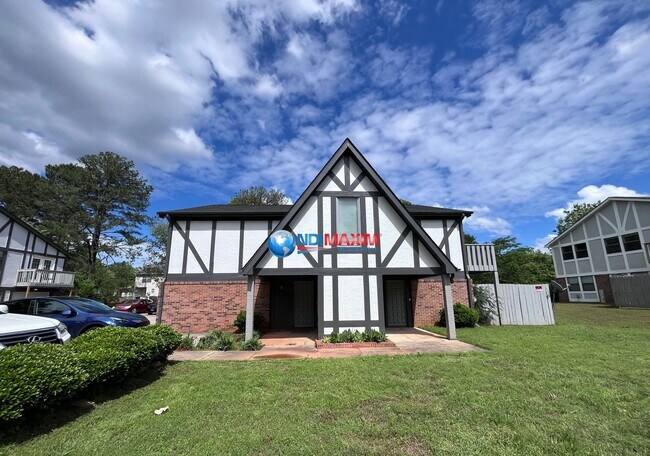 Primary Photo - 1750 Wesley Way NW