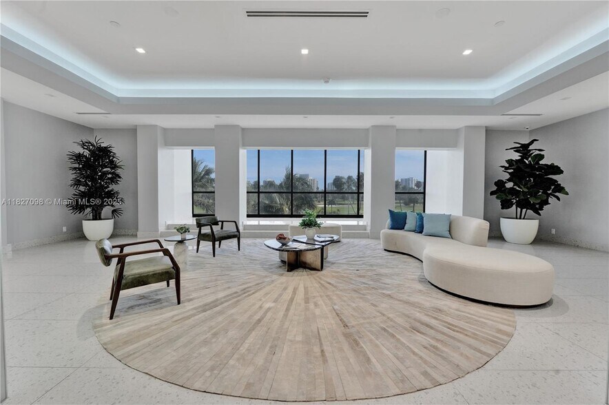 Building Photo - 20335 W Country Club Dr