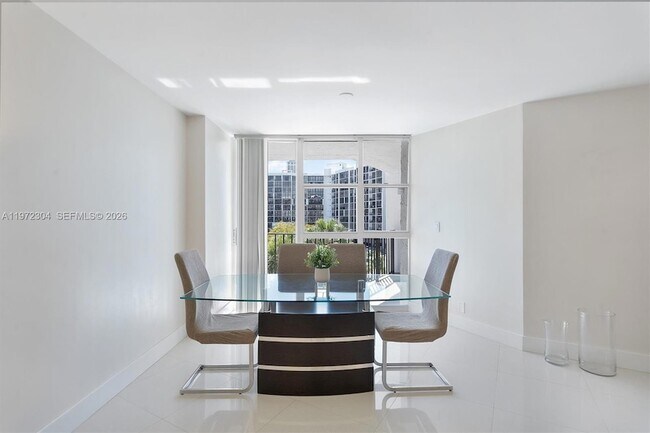 Building Photo - 600 Parkview Dr