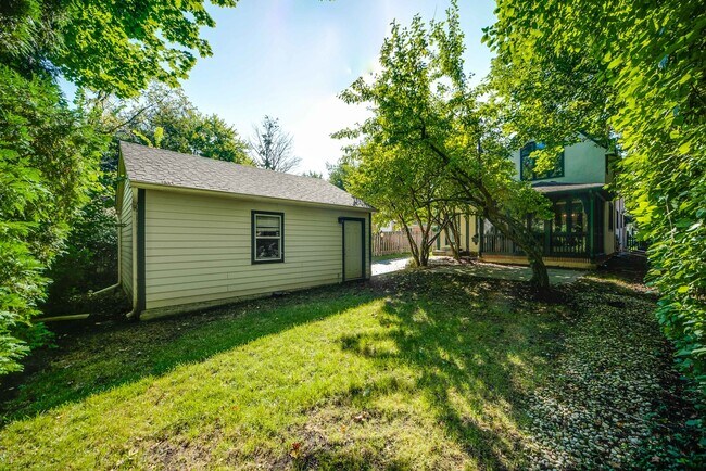 Building Photo - 662 Greenview Pl