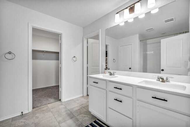 Building Photo - 232 Bougainvillea Lp