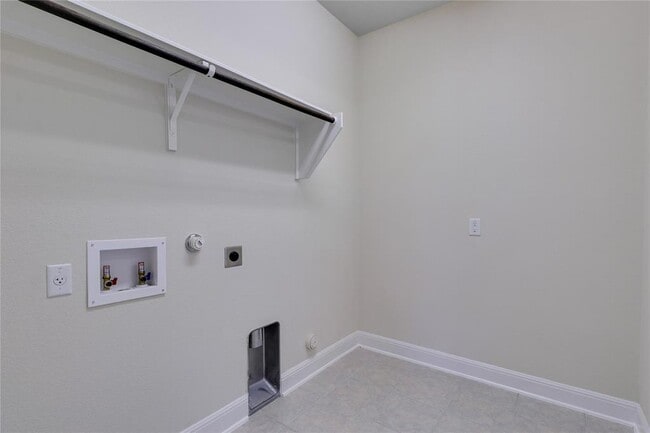 Building Photo - 3009 Silvergrass Cv