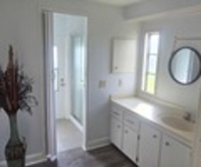 Building Photo - 612 Pine Grove Ct