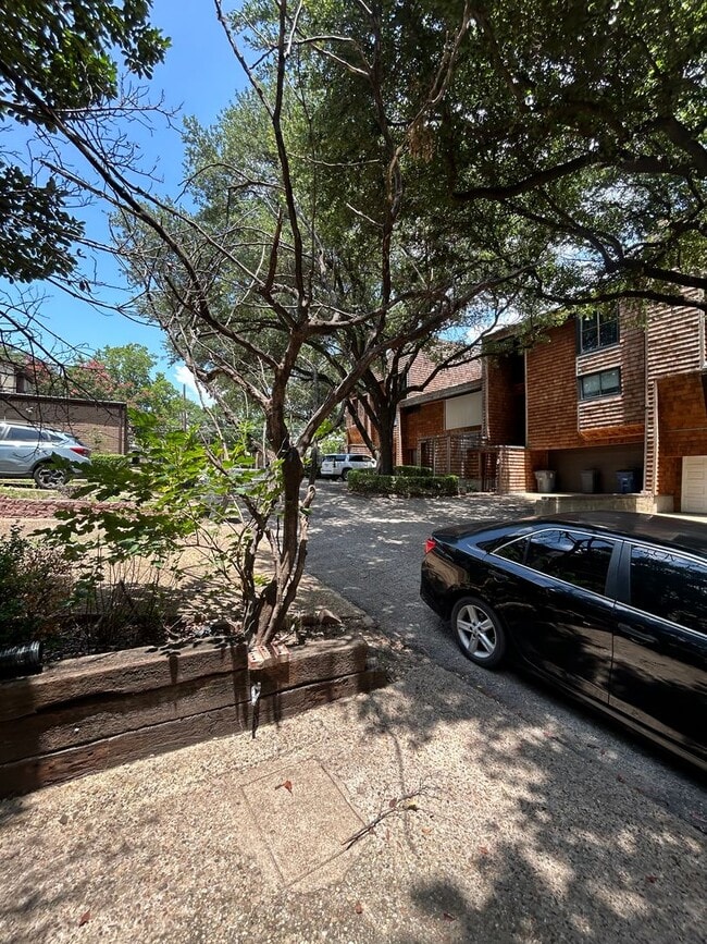 Building Photo - 7414 Fair Oaks Ave