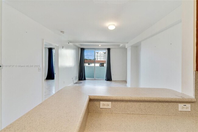 Building Photo - 2550 SW 27th Ave