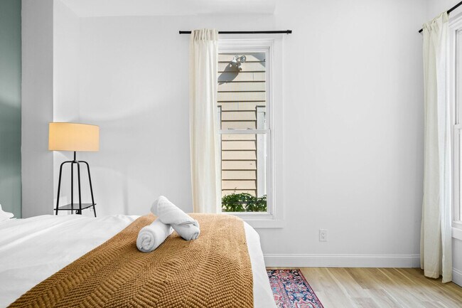 Building Photo - 906 Villa Ave