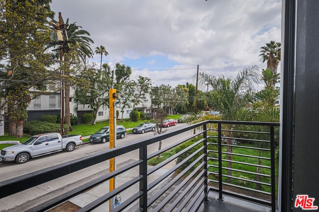 Building Photo - 11810 Gilmore St