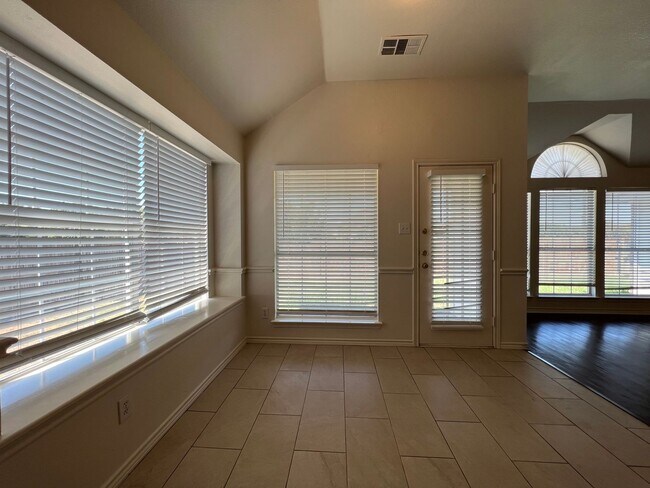Building Photo - 1141 Nickerson Ln