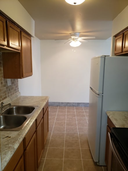 Building Photo - 8835 N Swan Rd