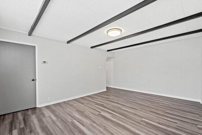 Building Photo - Stunning 3 bedroom home in Mt. Washington available August 1!