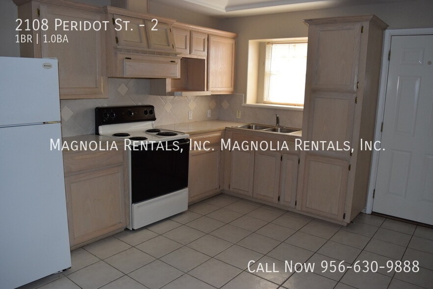 Building Photo - 2108 Peridot St