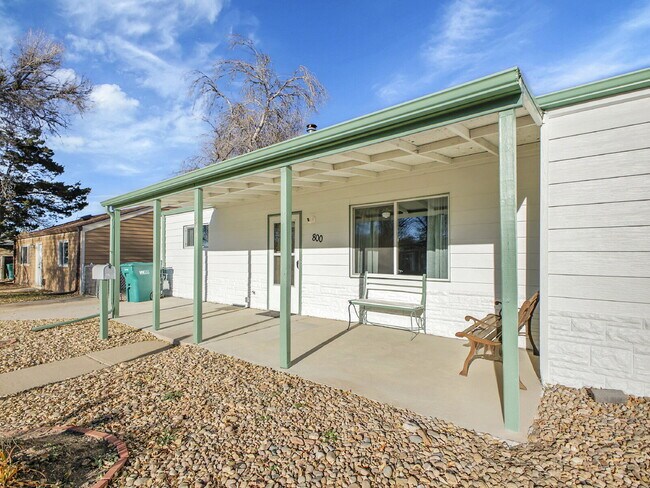 Building Photo - $2,395.00 - 3 Bedrooms, 1.5 Bathrooms, Single Family Home in Aurora with Washer and Dryer!