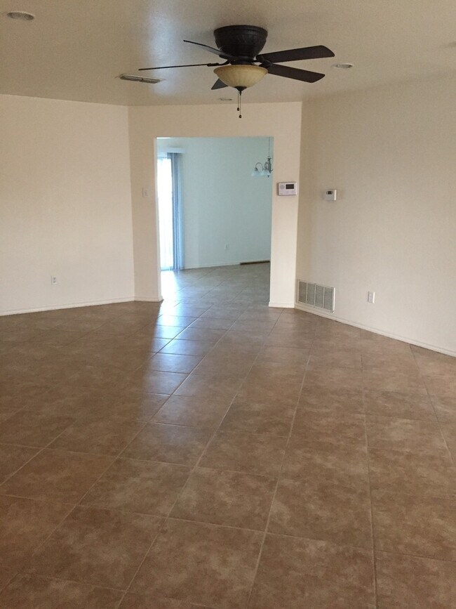 Building Photo - All Tile