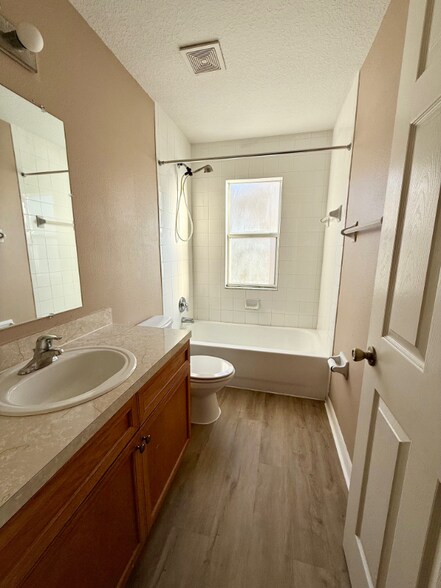 Building Photo - 835 McFall Ave