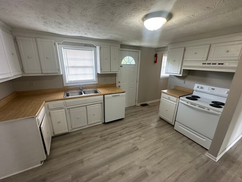 Building Photo - 1612 Alton Station Rd