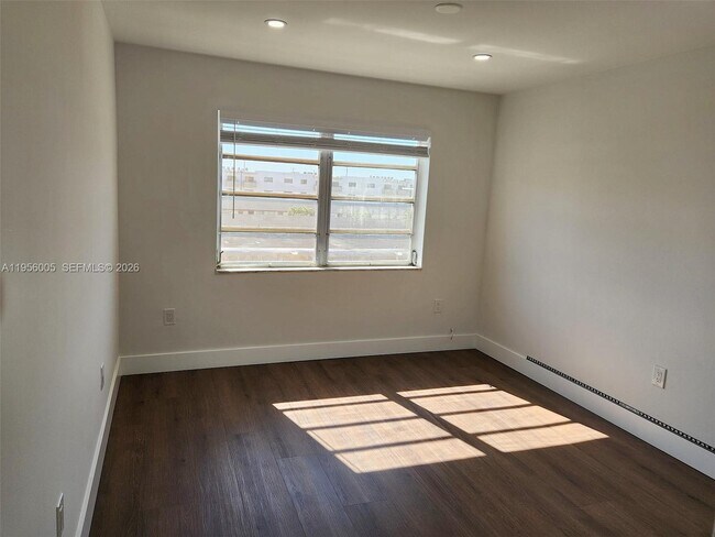 Building Photo - 295 NW 72nd Ave