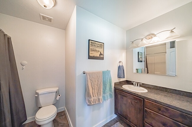 Building Photo - 416 W 260 N