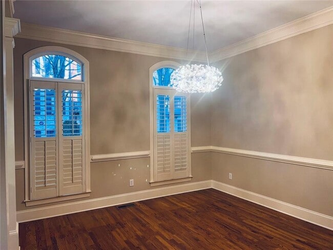 Building Photo - 144 W Ridge Way