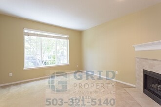 Building Photo - Spacious 3 Bedroom, 2.5 Bath Townhome Available in Hillsboro - 2 Car Garage!