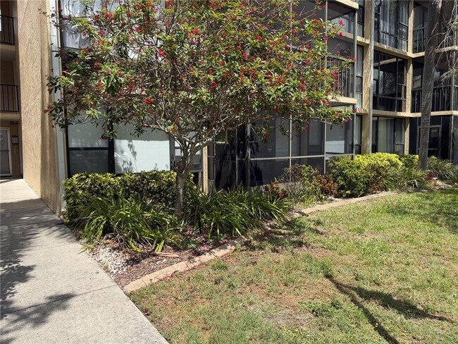 Building Photo - 618 Bird Bay Dr S