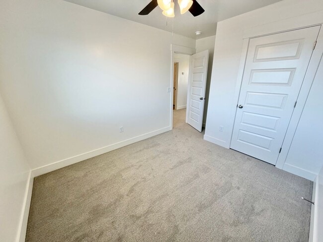 Building Photo - Beautiful 3 bed 2.5 bath Home!