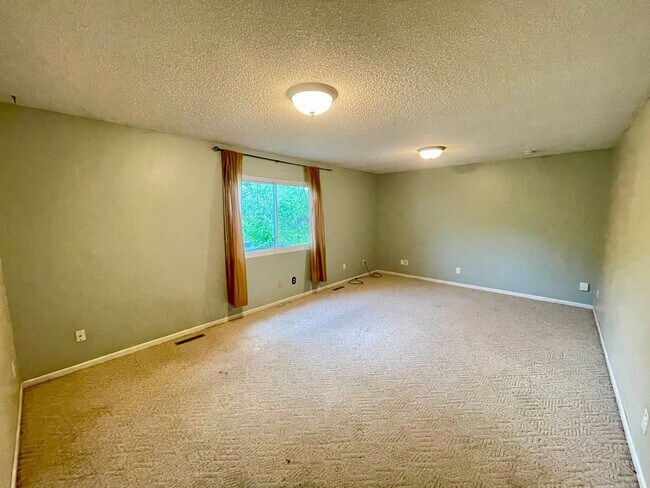 Building Photo - Charming 3-Bed Home Near CSU with Spacious...
