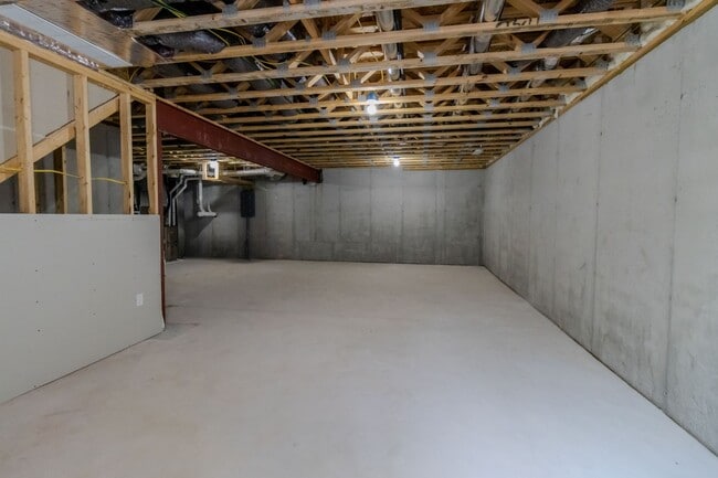 Building Photo - Premier Place and Premier Living!