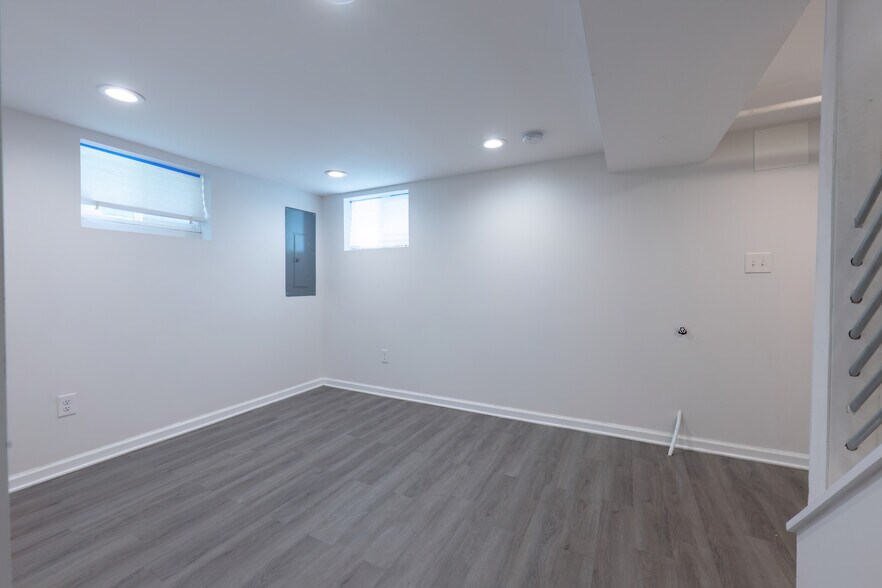 Building Photo - 4502 Eads Plz NE