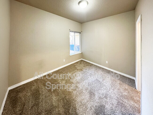 Building Photo - 4880 Kerry Lynn View