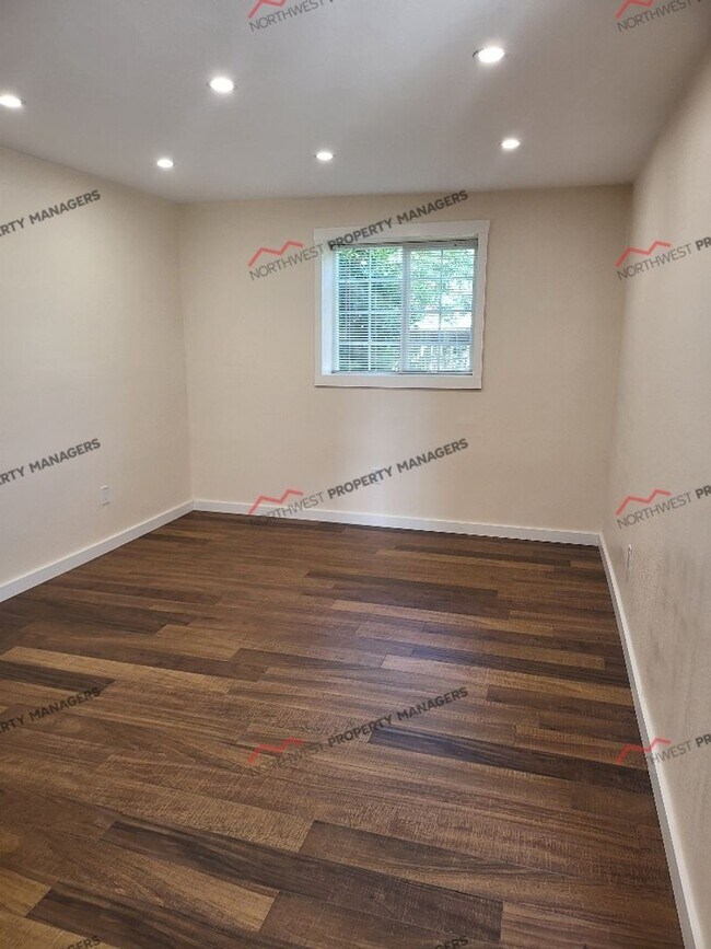 Building Photo - R290