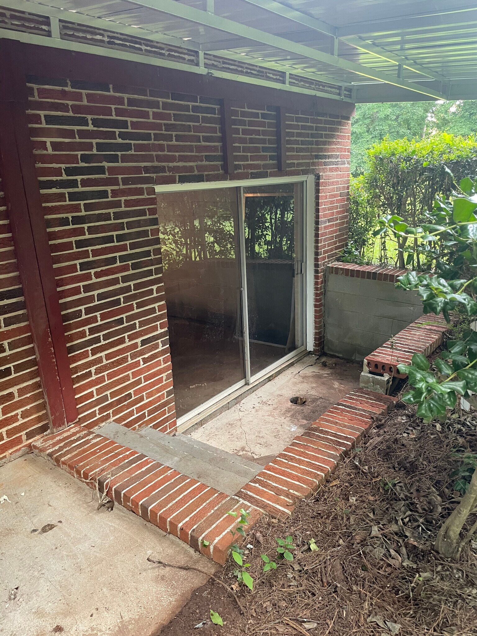 Side Entrance Basement - 4193 Dunmore Rd