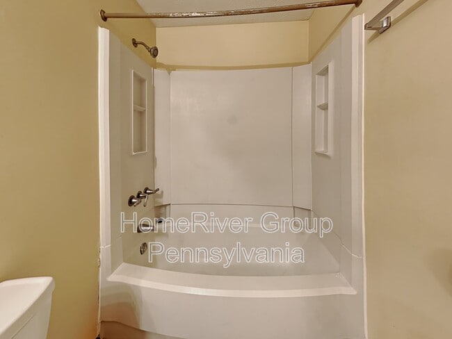 Building Photo - 331 Carters Grove Dr