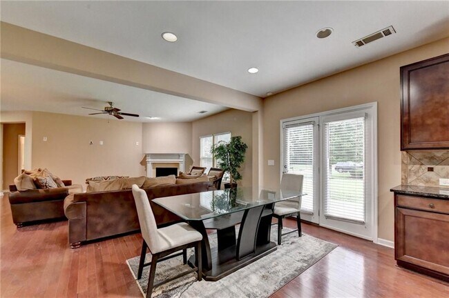 Building Photo - 4228 Woods Creek Ln