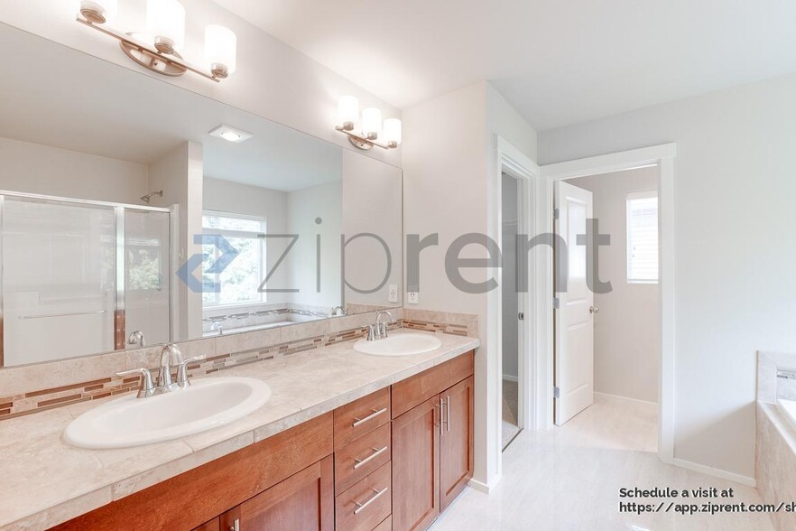 Building Photo - 1715 43rd St NE