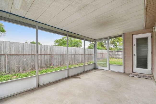 Building Photo - 4818 Dogwood St