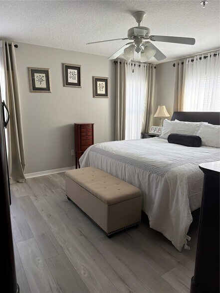 Building Photo - 1951 Sunset Palm Dr