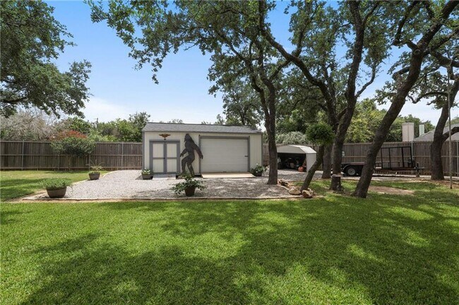 Building Photo - 4-bedroom, 1-story home with dedicated office space and large backyard!