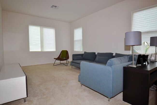 Building Photo - Stunning 5bed/3bath 2771 sq/ft Gilbert Home!