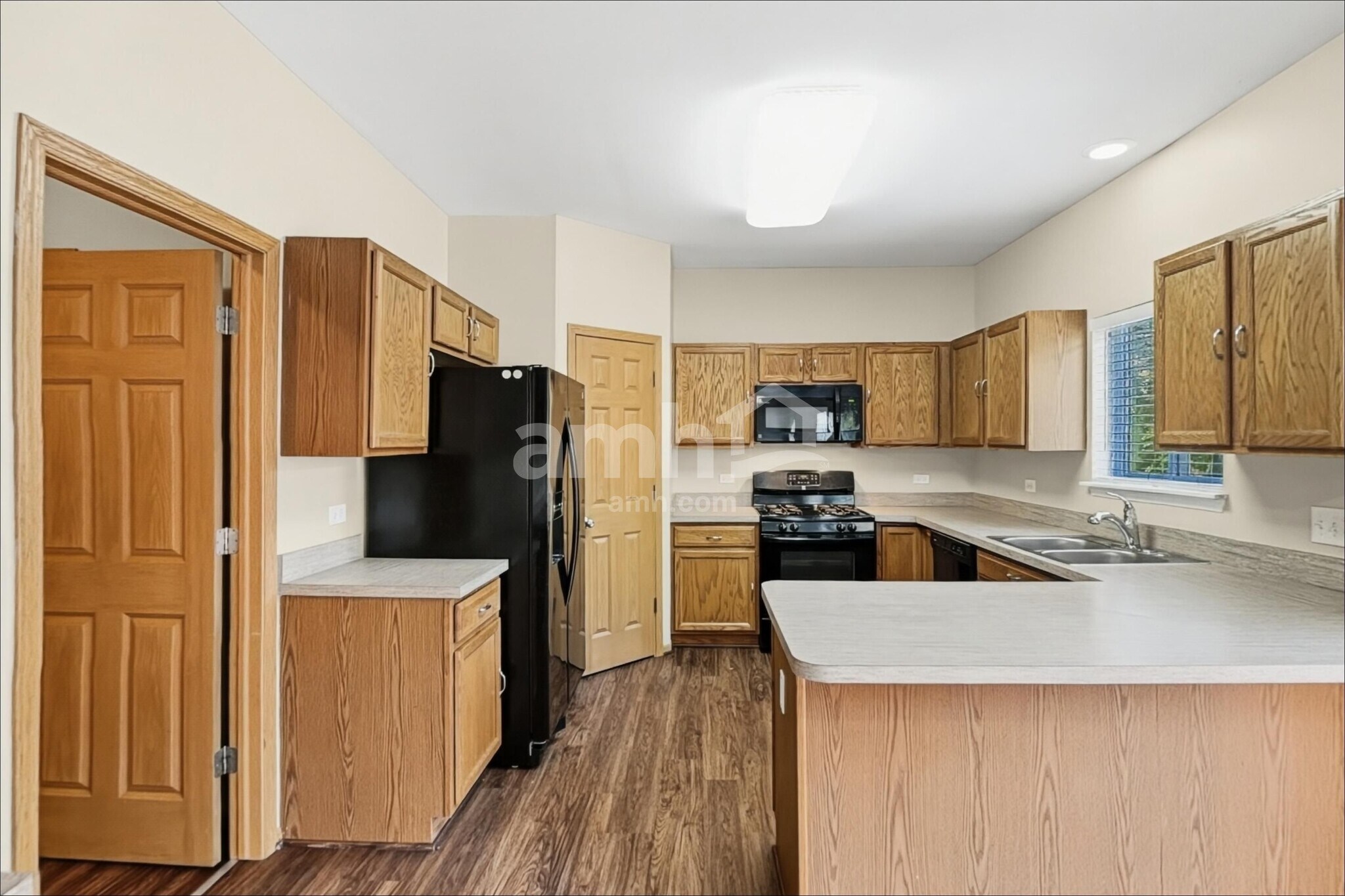 Building Photo - 204 Winding Trl