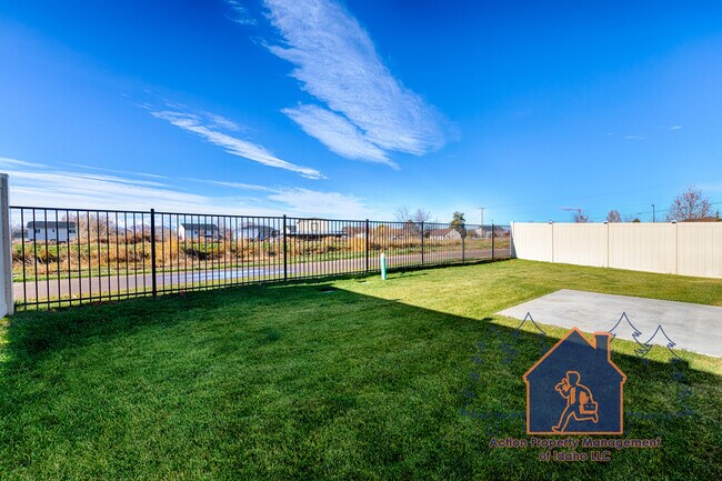 Building Photo - 3181 N Saratov Wy